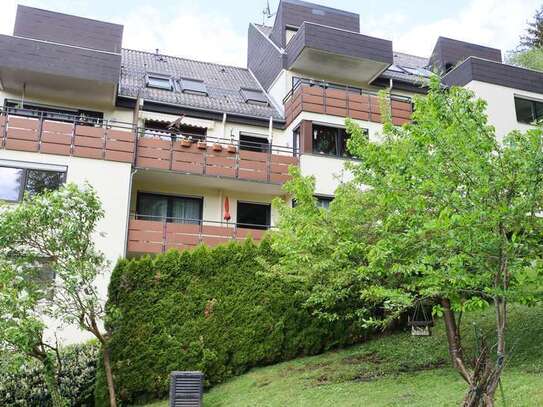 Balkon mit Ausblick ins Grüne und die Stadt