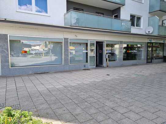 Zentral gelegene Gewerbefläche mit großer Schaufensterfront in Waldkraiburg Zentrum