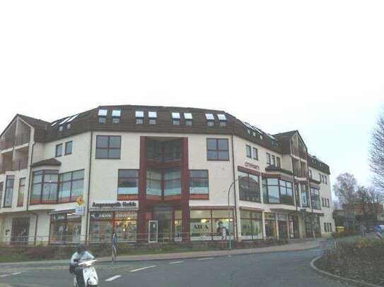 Offene Wohnung mit großen Fenstern und schöner Dachterrasse