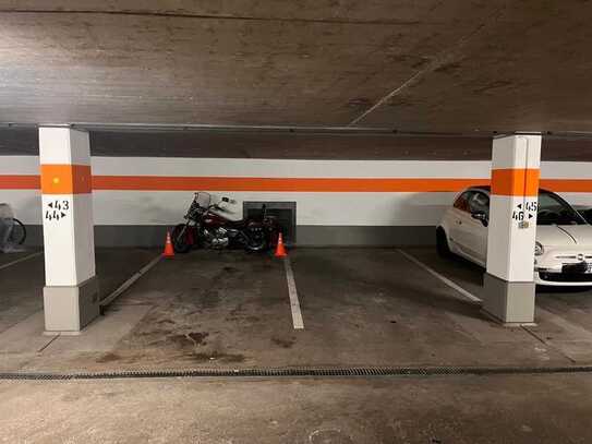 Vermiete Tiefgaragenstellplatz in Augsburg-Pfersee ab 01.11.2024