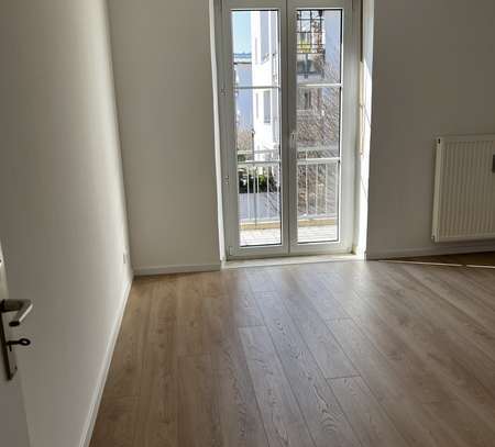 Sanierte 3-Zimmer-Wohnung mit Balkon und Einbauküche in Augsburg