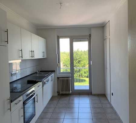 Ruhige 2 Zimmer Wohnung mit Neue Einbau Küche und Balkon in Eschweiler