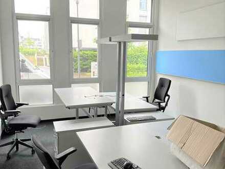Moderne Büros mit bodentiefen Fenstern am Deutzer Feld