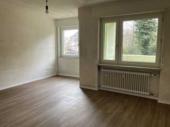 ﻿Schöne 2-Zimmer-Wohnung mit Tageslichtbad und Balkon in Offenbach zu vermieten