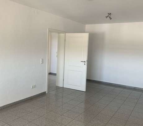 Gemütliche 2 Zimmerwohnung mit Balkon und Stellplatz in Rüsselsheim zu vermieten, WE 60 + SP 44