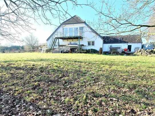 Zweifamilienhaus, ehemaliger Bauernhof mit großem Grundstück von 8.678 m² und Werkstatt