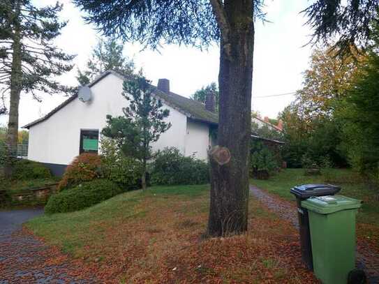 „Freistehendes Einfamilienhaus, schöne Lage, Terrasse, Garten und Garage“