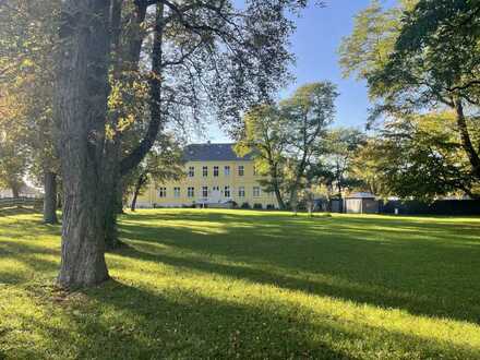 Aufwändig saniertes Herrenhaus/Mehrgenerationshaus im Berliner Speckgürtel