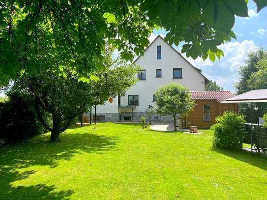 **RESERVIERT** Charmantes 2-Familienhaus mit herrlichem Grundstück