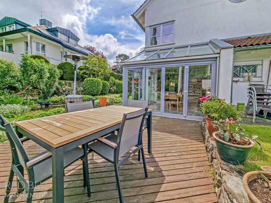 Luxus pur Traumhaftes Haus mit zauberhaftem Garten, Teich und exklusiver Lage in Stuttgart-Degerloch