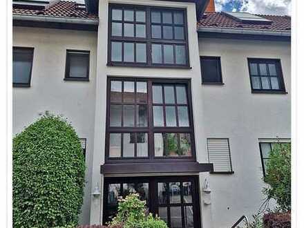 Schöne geschnittene 3 Zi. Wohnung mit Balkon und PKW-Außenstellplatz – ruhig und naturnah gelegen-