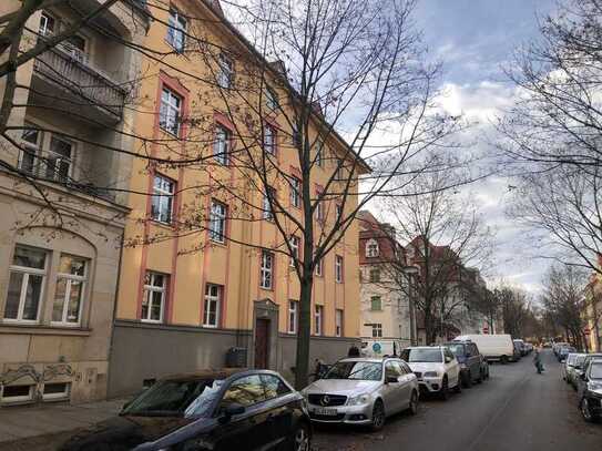 Sehr schöne Gründerzeit-3-Zimmer-Wohnung mit Balkon in Strehlen zu verkaufen!