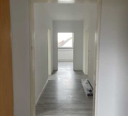 Erstbezug nach Sanierung: Attraktive 2-Raum-Dachgeschosswohnung in Hagenburg
