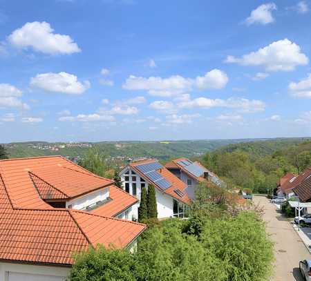 Helle 3 Zimmer-Wohnung mit unverbaubarer Aussicht & Garten