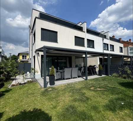 Exklusives Reihenendhaus mit ca. 186 m² im Bauhaus-Stil in Hanau