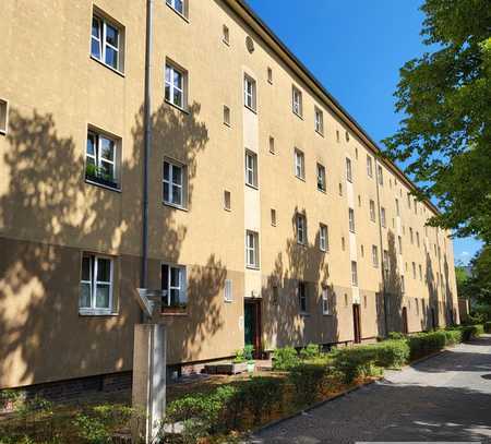 Kapitalanleger aufgepasst! Helle Zwei-Zimmer-Eigentumswohnung mit Balkon nahe Treptower Park!