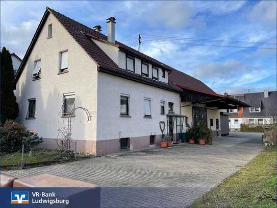 In ruhiger, ortszentraler Lage: 1-2 Fam.-Haus mit Scheune, Stall, Garagen und Garten