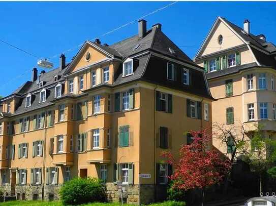 Moderne, lichtdurchflutete 2-Zimmer Wohnung mit Balkon