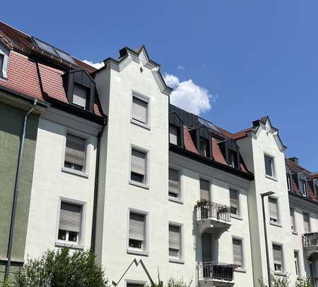 Sanierte Altbauwohnung mit großzügigem Balkon u. EBK