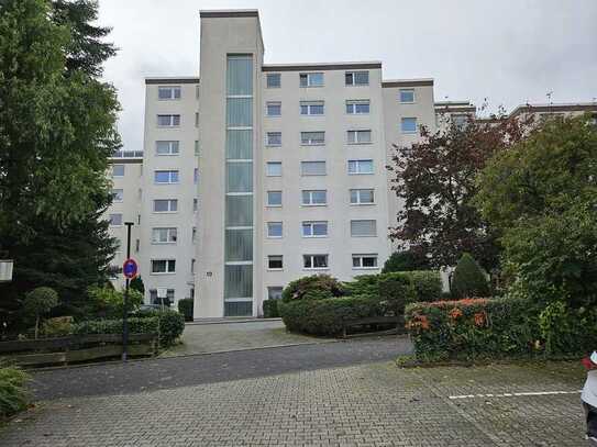 Stilvolle, sanierte 4-Zimmer-Penthouse-Wohnung mit Einbauküche in Bad Homburg v. d. Höhe