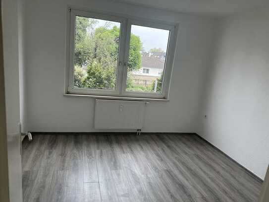 4-Zimmer-Wohnung | ca. 80 qm | 2.OG | teilrenoviert