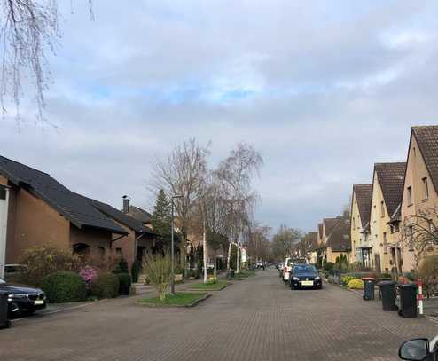 Ruhige Lage: Reihen-Eigenheim mit schönem Garten und Garage