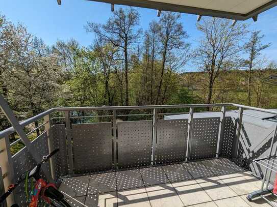 Barrierefreie, ruhige 3-Zimmer-Wohnung mit Südbalkon, Einbauküche und Blick auf den Aurach-Park