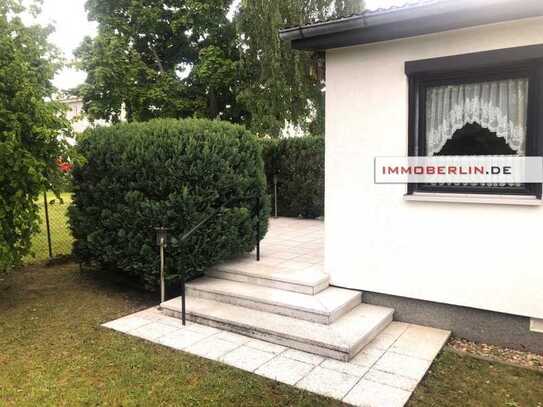 IMMOBERLIN.DE - Gepflegter Bungalow und/oder großes Baugrundstück in familienfreundlicher Lage