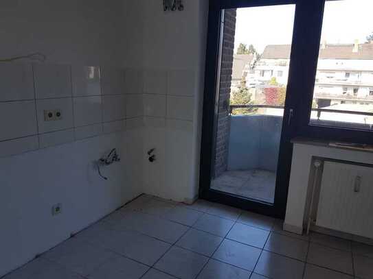 Im Herzen von Rheydt!Gemütliche Dachgeschosswohnung mit gelungener Raumaufteilung! Balkon vorhanden!