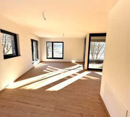 WIEDER VERFÜGBAR - Neubau 3-Zimmer-Wohnung mit Loggia und EBK