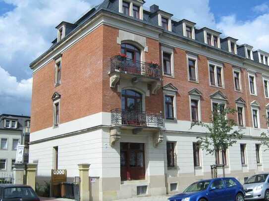 Stilvolle 4-Raum-Wohnung im sanierten Altbau mit 2 Balkonen, 2 Bädern und Stellplatz, provisionsfrei