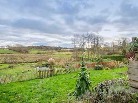 Beeindruckendes Anwesen im Landhausstil in traumhafter Lage mit unverbaubarem Ausblick! Ideal auch a