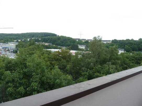 Modernisierte 2-Zimmer-Wohnung mit Balkon und Einbauküche in Wuppertal