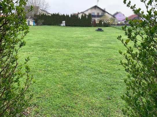 Herrlich geschnittenes, ca. 849 m² großes Grundstück wartet auf einen neuen Besitzer !!!