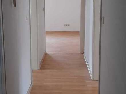 Top renovierte 3 ZKB Wohnung in zentraler Lage