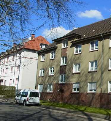 3-Zimmer Wohnung -unrenoviert-