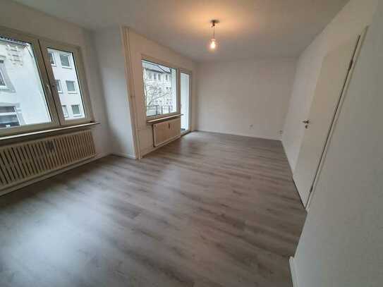 Freundliche helle 3 1/2 Zimmer Wohnung mit Balkon