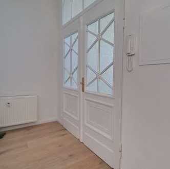 Erstbezug nach Komplettrenovierung - Exklusive 3-Zimmer-Wohnung mit Altbau-Charme