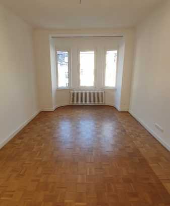 HELLE UND FREUNDLICHE WOHNUNG 3,5 Zi, 75 qm, 1. OG, RUHIGE LAGE VON PRIVAT