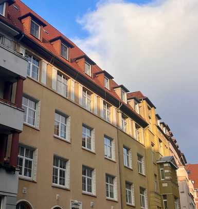 Exklusive 3-Zimmer- Hochparterre-Wohnung mit Balkon in Hannovers Südstadt