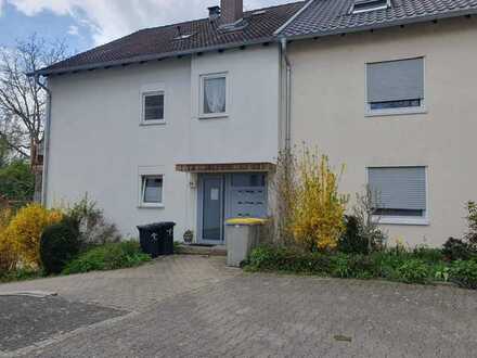 Souterrainwohnung mit Terrasse