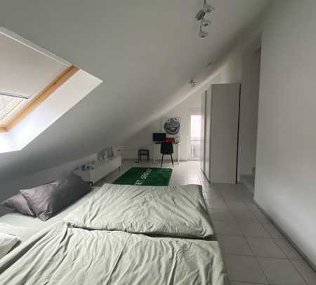 Schöne 2-Zimmer Maisonette Wohnung mit EBK, Balkon und Garage