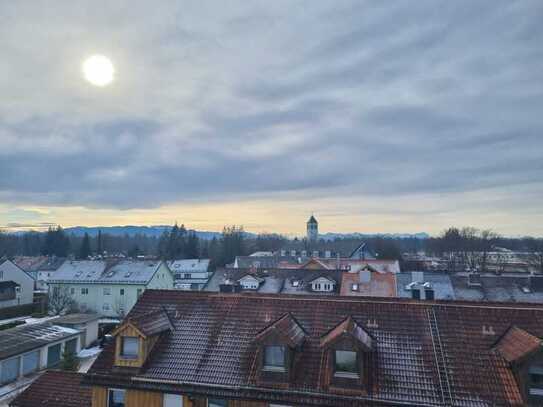 Helle 3-Zimmer-DG-Wohnung mit Balkon in Geretsried-Mitte