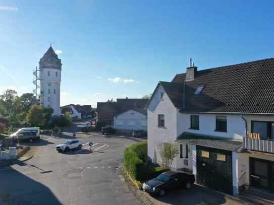 Ruhiges Eigenheim mit Ausbaupotenzial! Kleiner Garten und extra große Garage!