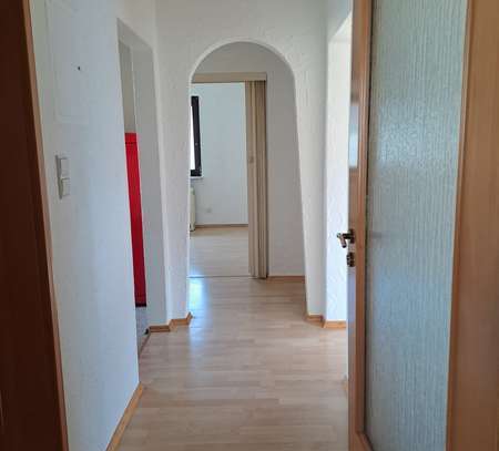 Attraktive und gepflegte 5-Raum-Wohnung mit Balkon und Einbauküche in Königsbronn