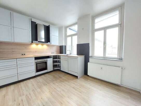 Alexanderplatz: Maisonettewohnung mit EBK & Kamin