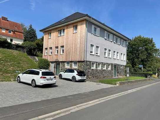 Helle Zweizimmerwohnung in frisch renovierter Villa