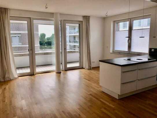 Hochwertig ausgestattete helle 3- Zimmerwohnung mit Balkon im 3.OG