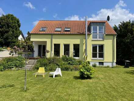 Rodenkirchen-Weiss / Modernes Einfamilienhaus mit Kamin in Rheinnähe