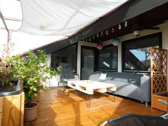 Ideal für Gewerbetreibende - Schöne großzügige Wohnung mit Dachterrasse und Balkon